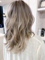 キャアリー(Caary)&nbsp;福山市　ヘアカラー　ブリーチ人気Caaryホワイトシルバー