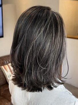 シークエンス 外苑前(SEAQUENCE) 伸ばしかけの方に/白髪ぼかし/ハイライト/切りっぱなしボブ