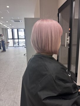 シカ 神戸三宮元町店(Cica) ホワイトピンク ミルクティー 三宮 ブリーチ ショート