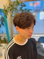 フィッティ 横須賀中央店(fiti)&nbsp;フェザーパーマ刈り上げセンターパート