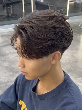 フィフス 仙台(fifth) 仙台フェザーパーマセンターパートフェザーショート毛流れメンズ