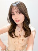 韓国レイヤーカット前髪ありヨシンモリミルクブラウンくびれヘア