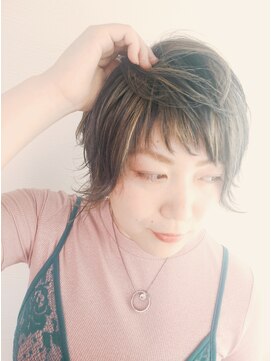 シーデン(C-den) 都会風大人ウルフヘアー×ハイライト×ミルクティー×イルミナ