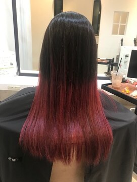 ヘアーアンドメイク アムール(hair&make Amour) ロングヘアーでビビットレッド