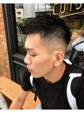 フォーコーナーズ(Four Corners) feather up【スキンフェード】