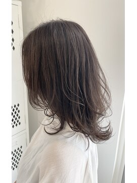 ラボリア(LABO li'a) ベージュ レイヤースタイル