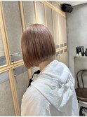 柔らかピンクカラー&前下がり重めボブ
