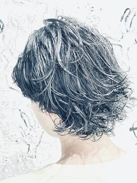 ベシドゥーズ(Besixdouze) 波巻きスパイラルパーマツイストスパイラルパーマメンズマッシュ