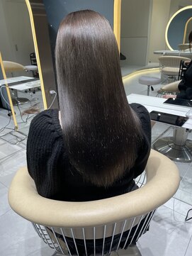 ロンドメリア 天神大名店(Lond Melia) ★斜めバングミディアムヘアグレージュカラーシルキーベージュ★