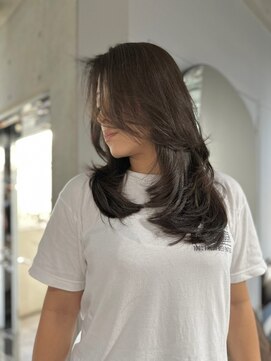 リバレッジ 広尾(Leverage) 大人外国人風ワンカールミディアムレイヤー:Keita Hamaguchi