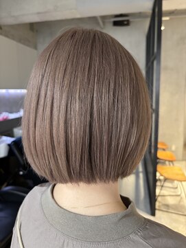 エリマ 調布(elima) ブリーチなしダブルカラーミルクティーベージュミニボブ