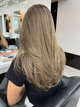 アリープアウル(ALEAP owl) 透明感ミルクティーアッシュ/ロング/レイヤーカット