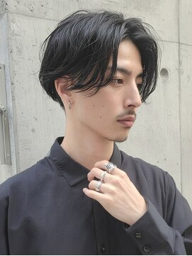 ヴェイン 渋谷(vain) 黒髪パーマ　センターパート　ニュアンスパーマ