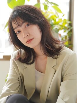  お客様一人ひとりとしっかり向き合う、隠れ家のような落ち着きの空間。