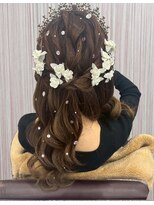 ベルグロー 北新地(BELLEGROW)&nbsp;花飾りハーフアップ｜梅田・北新地ヘアセット