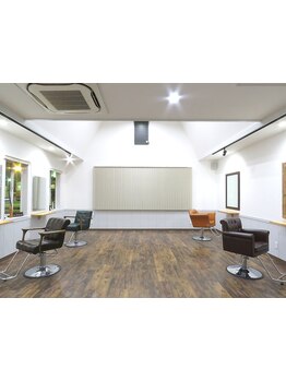 オーナーStylist1人のプライベートマンツーマンサロン♪周りも気にならないから気軽にお悩みも相談できる☆