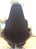 ナチュラルカラーのサラ艶ロングヘア