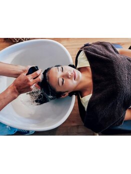 【マイクロバブル】経験豊富なスタイリストが厳選した上質な商材を使用しているから、納得の仕上がりに…！