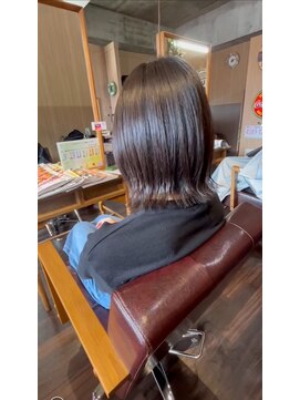 ニカ(NIKA) レディース外はねミディアムボブスタイル