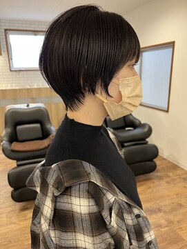 キノ(kino) 前髪あり丸みショート暗髪くびれ
