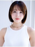 ぱっつん前髪シンプルストレート流しバング顎ラインボブ大人女子