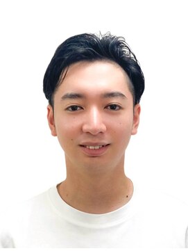 黄ぐまくん美容室 メンズ　ショートレイヤー　ツーブロック