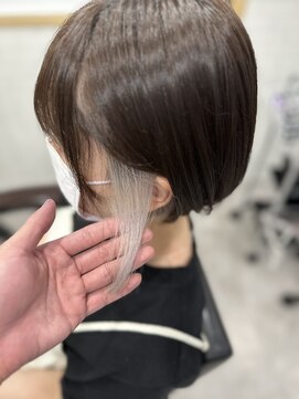 アグ ヘアー トリコ 久喜3号店(Agu hair trico) イヤリングホワイト