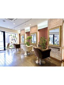 【近鉄伏見駅 徒歩2分】3席のみの落ち着いた空間◎キッズ～70代まで家族で通える美容室《前髪カット無料》