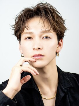 オーシャントーキョーオーバー 渋谷(OCEAN TOKYO OVER) メンズショートフェザーパーマセンターパートニュアンスパーマ