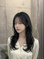 ヒルズ(Hills)&nbsp;大胆なレイヤーで魅せる大人のハッシュカット