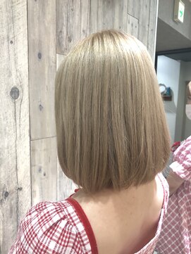 トムキャット(TOM CAT) ホワイトミルクティーグレージュボブ