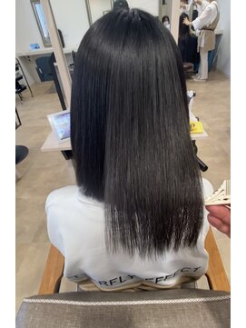 アンジュベイナハ (Ange Bay NAHA) 縮毛矯正で艶髪に