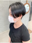 刈り上げショート、ブルーブラック、ハンサムショート