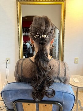 エルヴィータ(Elvita) 【Elvita】ローポニーテールアレンジ