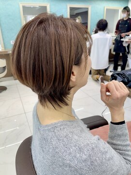 アッシュ 下北沢店(Ash) トップボリュームのある大人ショートボブ