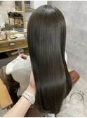 オリーブグレージュ