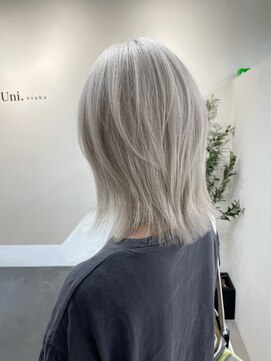 ユニ 江坂(Uni.) ホワイトベージュ　ホワイトブロンド　ウルフボブ