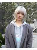 顔まわりカットフェイスレイヤーカットホワイトシルバーカラー
