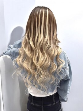 ブランシスヘアー(Bulansis Hair) エクステでバレイヤージュ風仕上げ