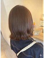 ナトゥーラ 本山店(Natura)&nbsp;大人可愛いチョコレートベージュ艶カラー×外ハネレイヤーミディ