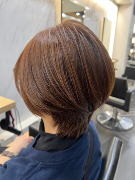 レム 仙台店(L.E.M) 【くびれショート/白髪ぼかしハイライト】