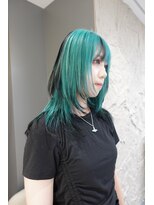 ミリム 栄矢場町店(MIRiM) レイヤーカット、グリーン×ブラック デザインカラー