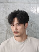 トラスト ザ バーバー 東京駅日本橋店(TRUST the Barber)&nbsp;フェザーパーマ/センターパートスタイル