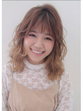 ヨロ(YoLo.) 大人かわいいレイヤーパーマスタイル 担当 山下