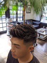 ヘッズ(HEADS)&nbsp;サイドパートのフェードスタイル