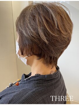 スリー(THREE) 脱白髪染め/ツヤ感×ボリューム感◎/美フォルムショート【札幌】