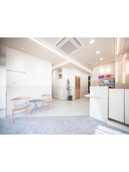 年齢と共に悩むクセや白髪を、女性スタイリストが優しくサポート。リラックスできる空間でキレイを提供◎