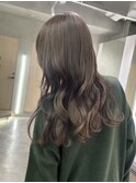 オリーブベージュ