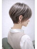 アンディー(&dy) 丸みショート×シルバーグレージュ 髪質改善トリートメント