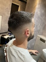 メグロバーバーショップロッポンギ 目黒六(MEGURO BARBER SHOP 6PPONGI) スキンフェード/フェザーアップ